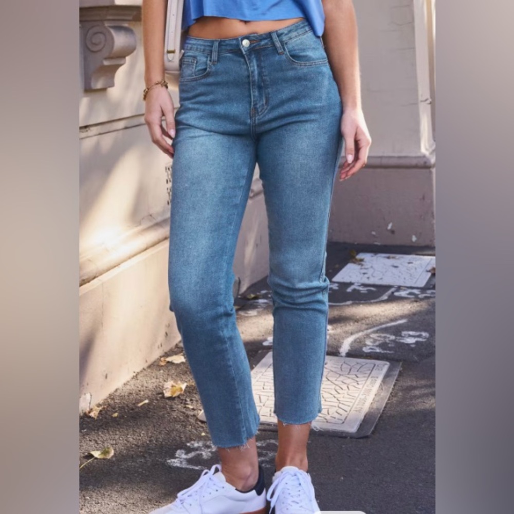 Cupshe Medium Wash Raw Hem Straight Leg Jeans Size M